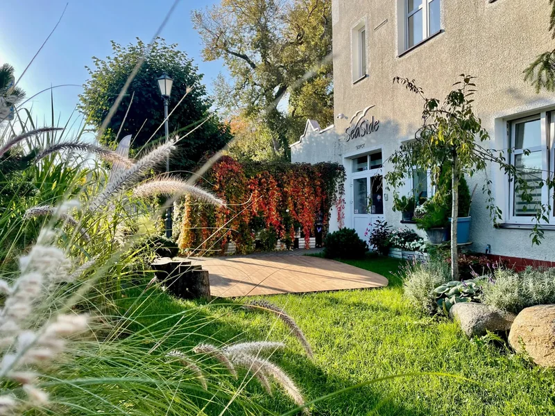 Plants and ornamental grasses at the entrance to SeaSide Sopot.
